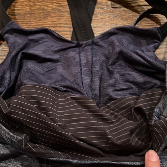 Lululemon Tank Top With A Bra Women Size 4 - Picture 2 of 5